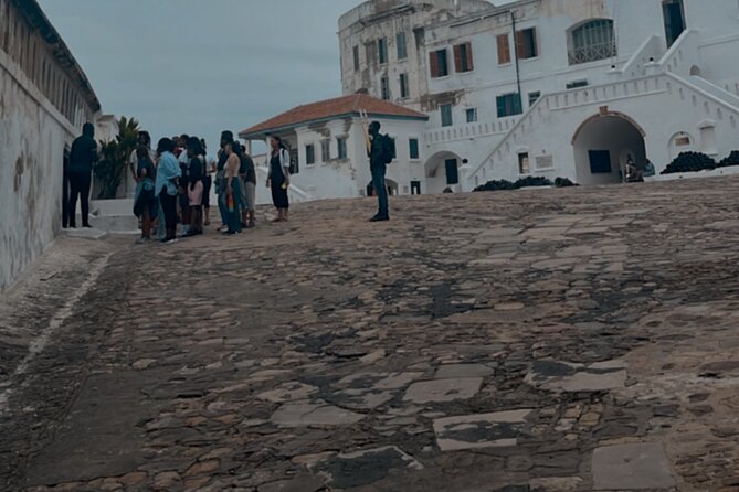3 Days Accra City Tour & Cape Coast Tour - Assin Manso explains the route to the coast