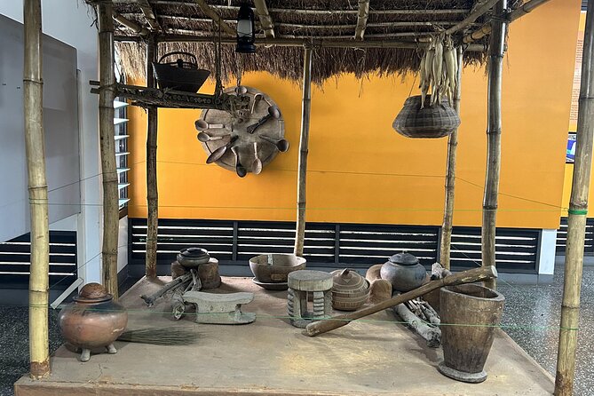 6-Hour Private Guided Accra City Tour - Reading Accra through Makola Market