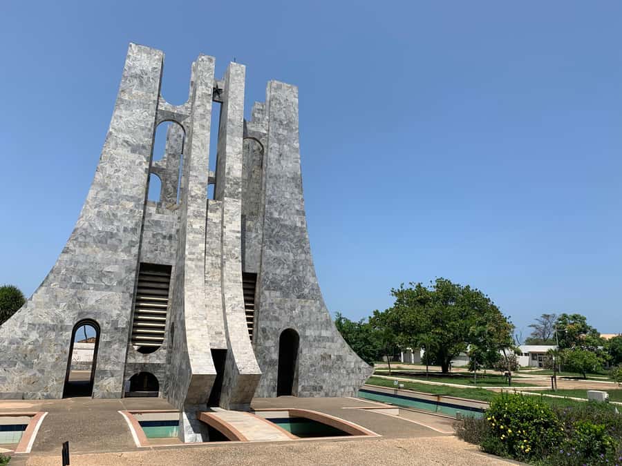 Accra: City Highlights Half-day Guided Tour with Transfers - The guide can make or break the history lesson