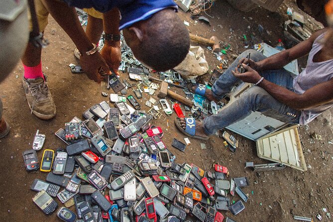 Accra E-waste and Recycling experience in Agbogbloshie - What the guide adds to a difficult subject