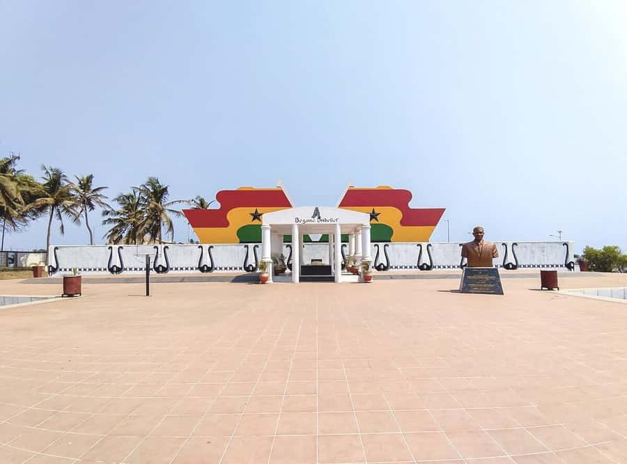 ACCRA GUIDED CITY TOUR, GHANA - James Town Lighthouse and Accra’s first British settlement