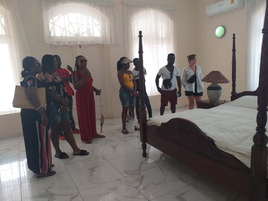 Accra: Guided City Tour with Lunch - Accra in four hours: a useful first look