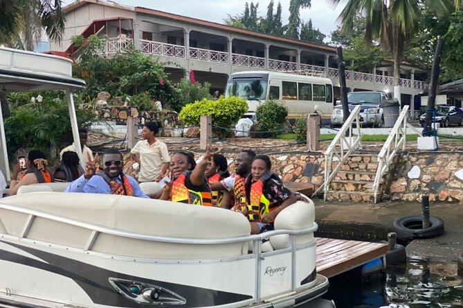 Accra Safari at Shai Hills and Boat Cruise + Cedis Beads - Cedi Beads: from broken glass to a useful souvenir