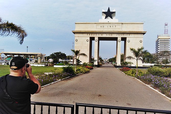 Accra Slave Castle and City Private Tour with Pick up - Osu Castle, a sobering stop in the city