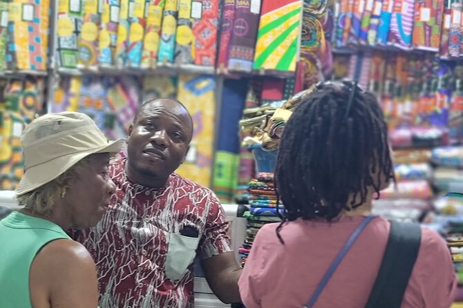 African custom clothing making experience with fabric tour - Start at Makola Market with a lesson in Ghanaian cloth