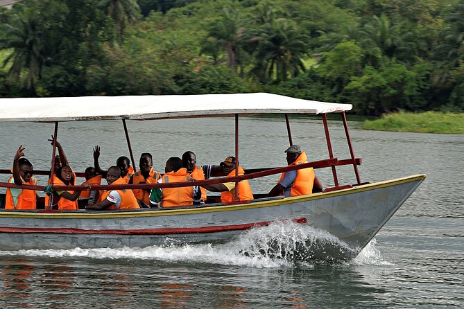 Caves and Cruise Tour in Ghana - The role of the guides