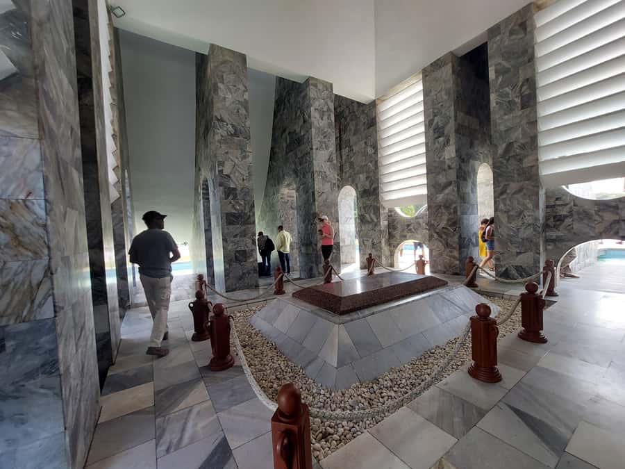 Full-Day Accra City Tour - Shopping for Ghanaian arts at the Accra Arts Centre