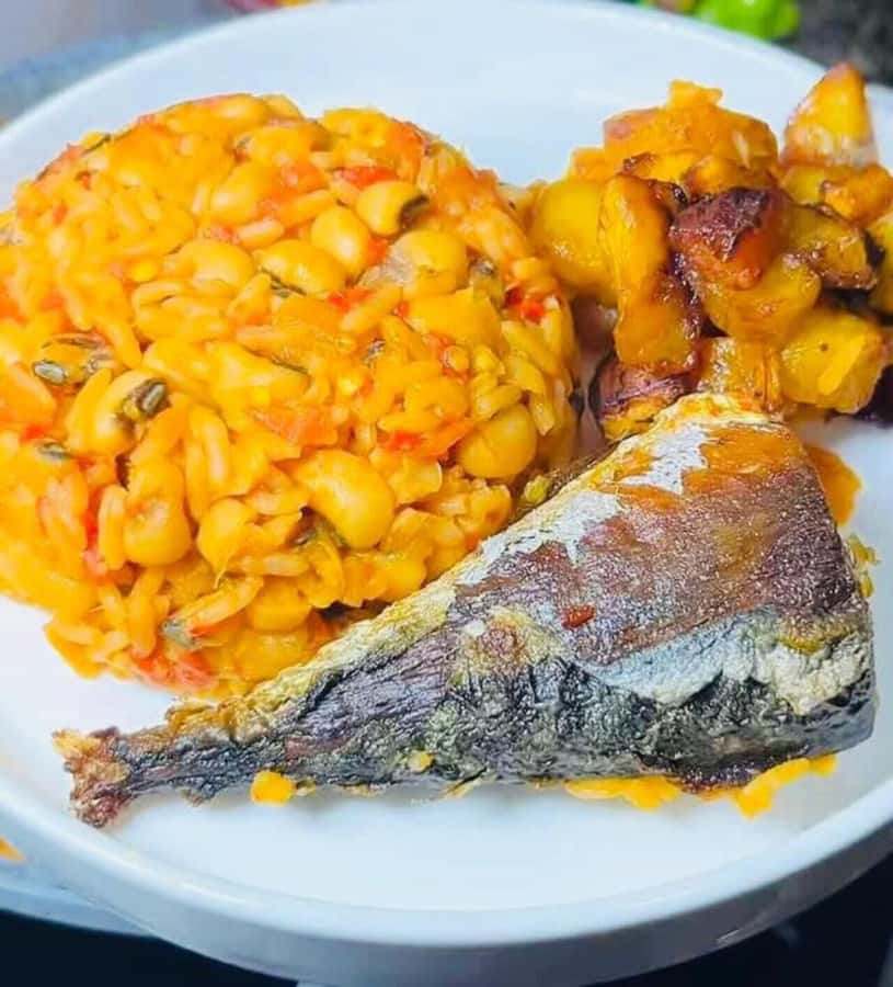 Local Ghanaian Food Tasting Tour - Language, access, and booking details