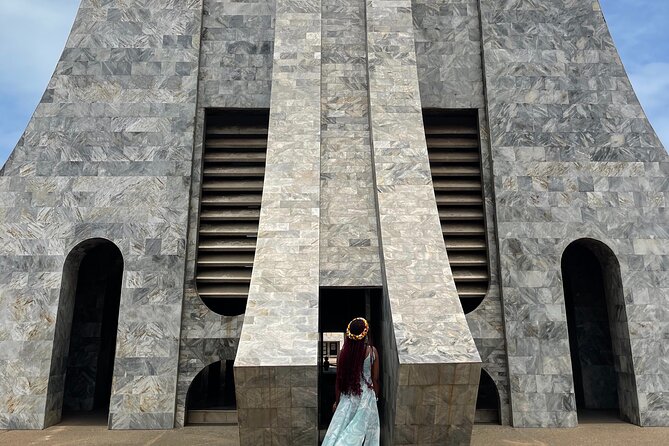 Private City Tour in Accra with Hotel Pickup and Lunch - Independence Square: a short stop with a clear purpose
