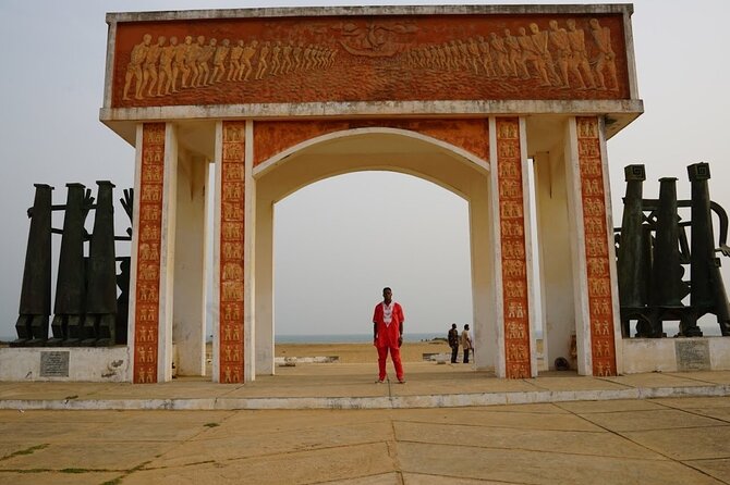 Trails of the transatlantic slave trade in Ghana - Day 6: Fort Santo Antonio, Fort Batenstein, and the coast