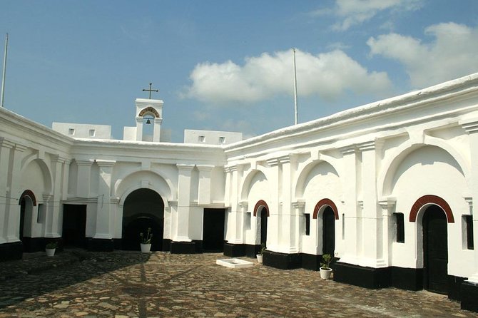 Trails of the transatlantic slave trade in Ghana - Day 2: Du Bois, Nkrumah, Independence Square, and Osu Castle